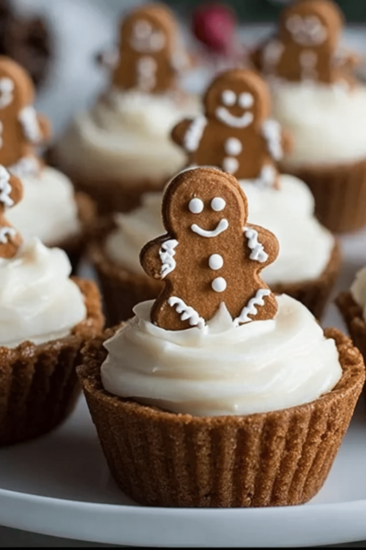 No-Bake Gingerbread Cheesecake Cups for the Holidays