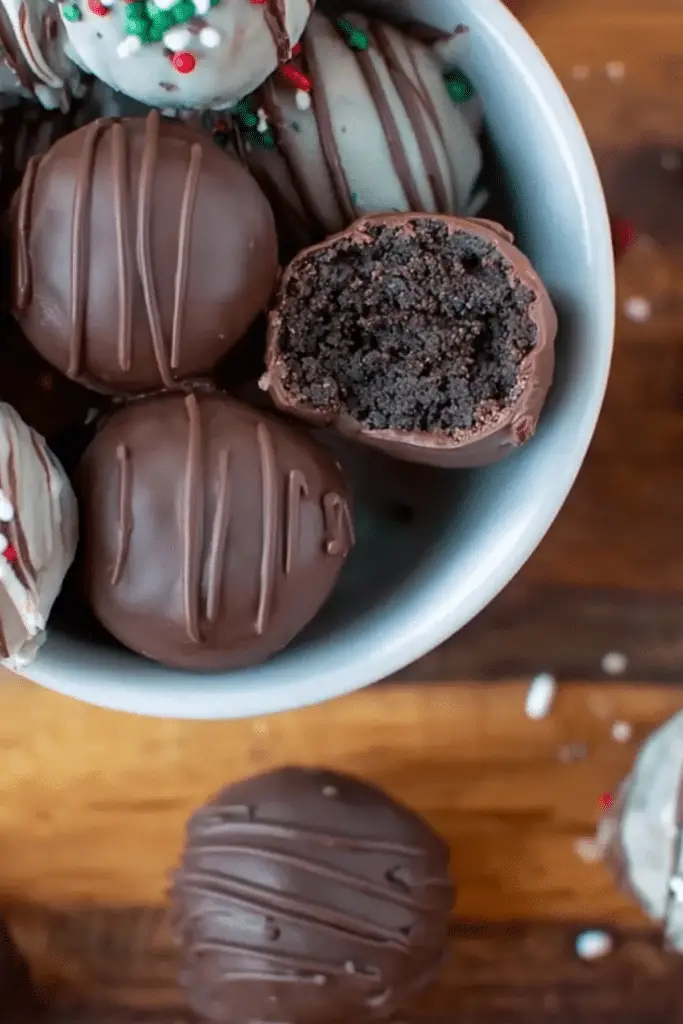 Oreo cookie balls recipe with chocolate coating