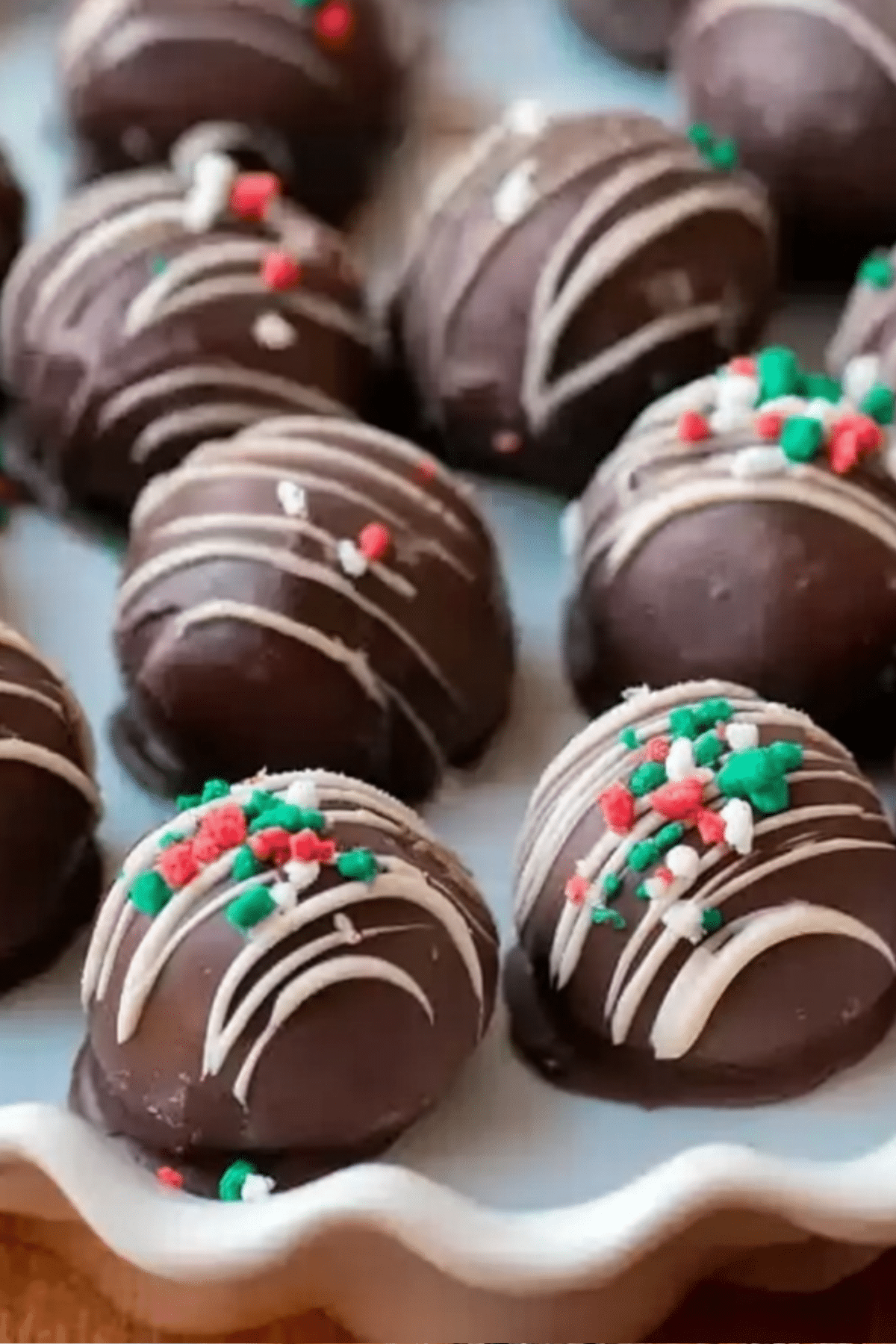 Oreo cookie balls recipe with chocolate coating