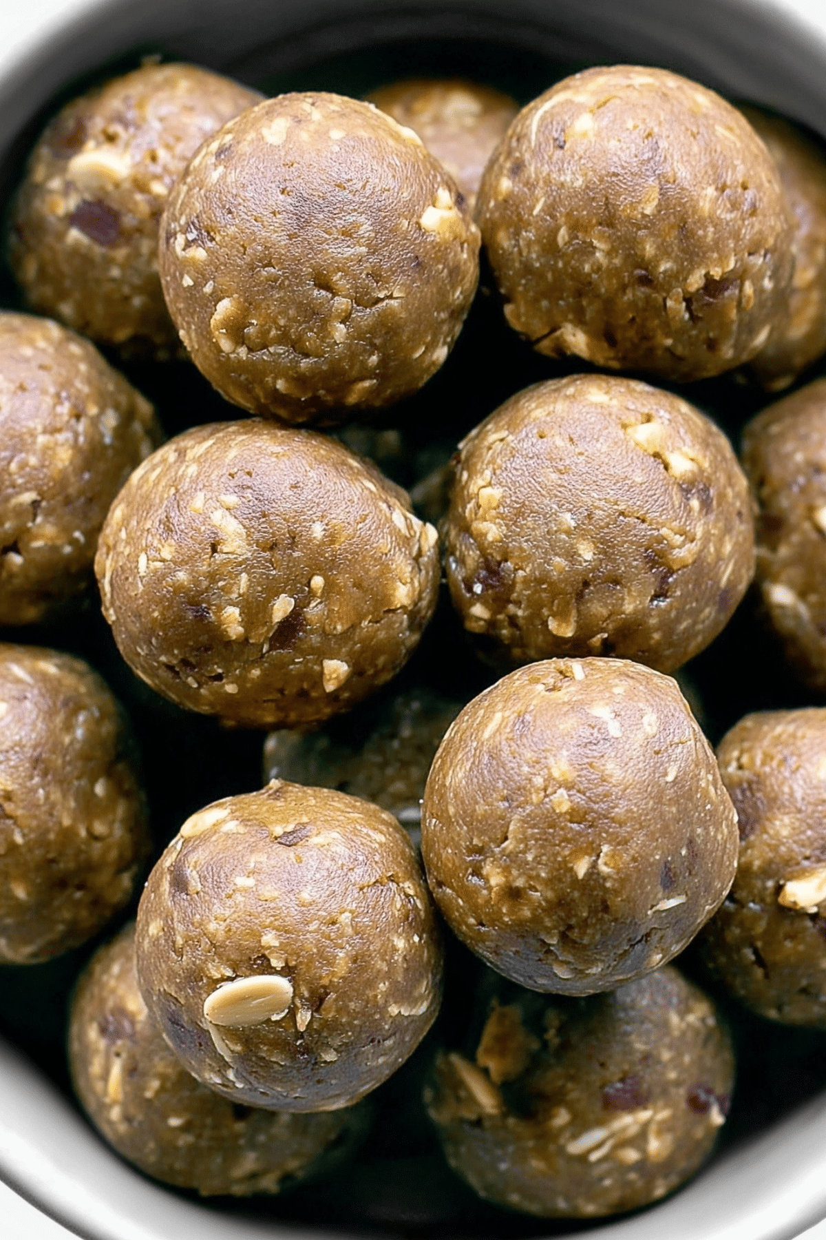 No-bake pumpkin protein balls made with oats and pumpkin puree