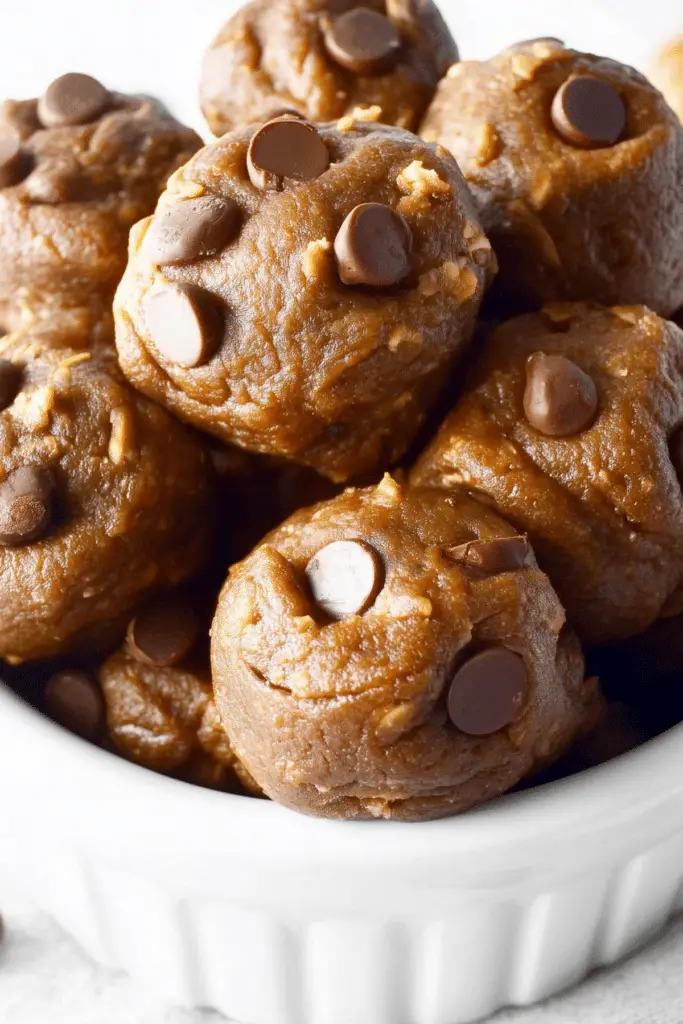 No-bake pumpkin protein balls made with oats and pumpkin puree