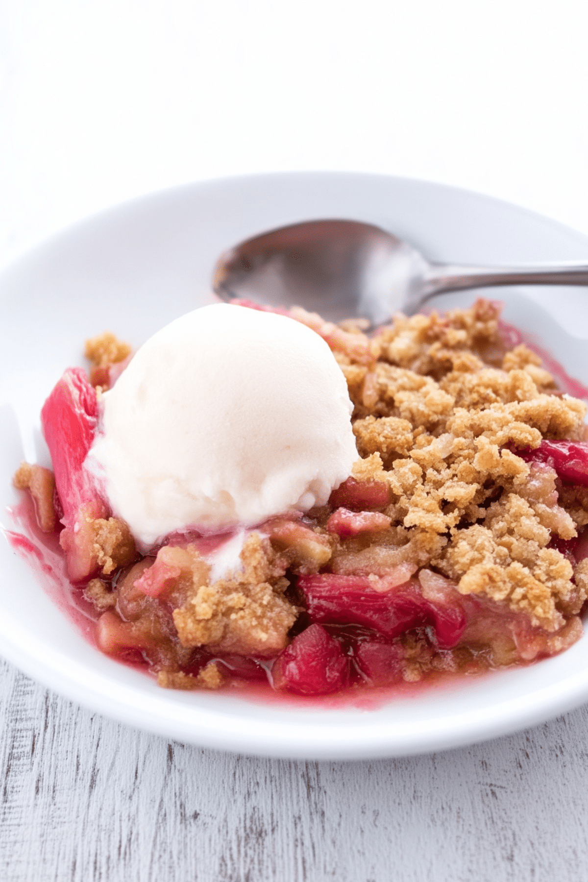 Keto rhubarb crisp with buttery topping